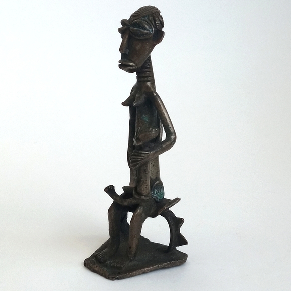 Antique Mother and Child Brass Bronzed Sculpture from Africa 5" (Very Old) - Picture 5 of 16